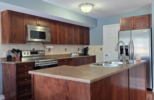 Arnprior House | Casa Amigos is Cozy & Relaxing- Perfect for morning coffee and sunset views.