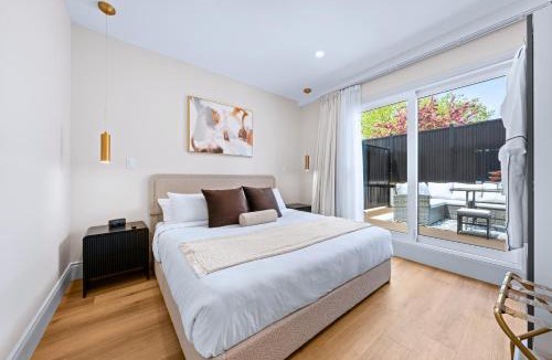 Riverdale Hotel | Casa Hotels Gerrard Riverdale Group Stay Patio