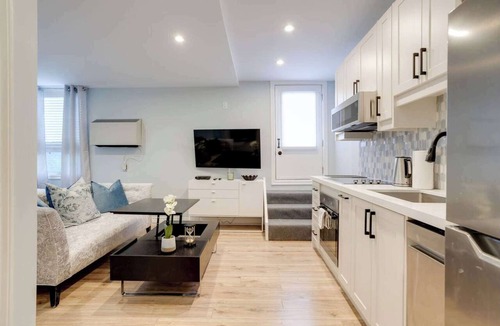Leslieville Apartment | Casa Hotels | Stylish Suite with Private Patio