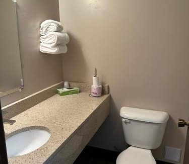 Lloydminster Hotel | Cedar Inn