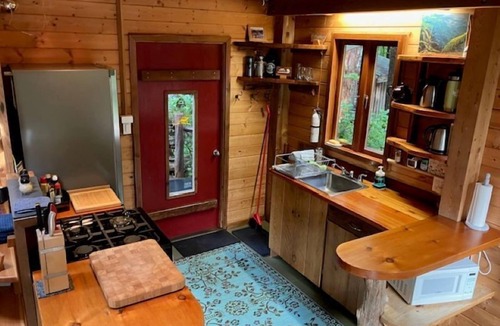 Tofino Cabin | Cedar Nest at Emerald Forest-Relax, Nature, Beach!