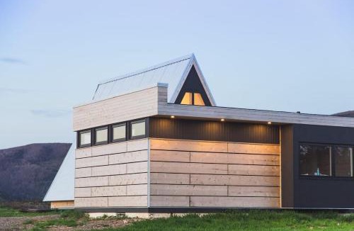 Grand-Etang Villa | Cedar Peak - Design-Forward Barrier-Free Chalet