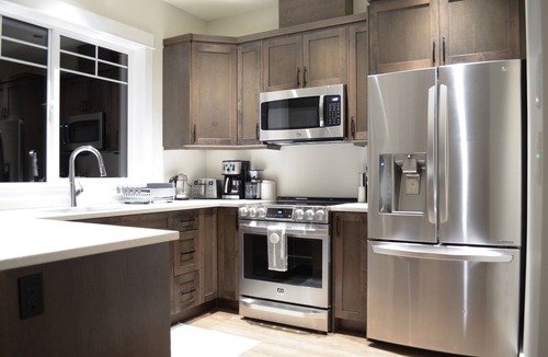 Courtenay House | Cedar Ridge: 2BR w/Views Ping Pong & Lvl2 EV Chrgr