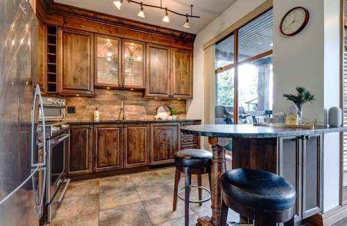 Village North Hotel | Central 2BR with Prime Amenities