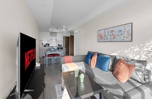 Church and Wellesley Hotel | Central 3BR - Free Parking - Downtown