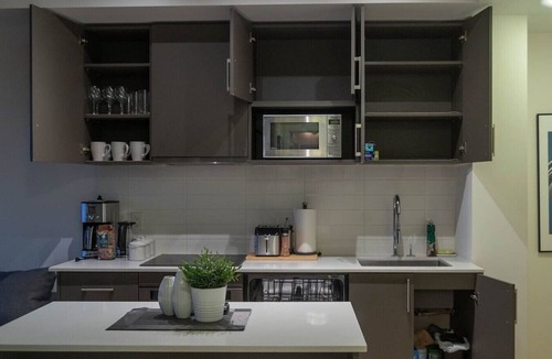 Bloor-Yorkville Apartment | Central Condo in Heart Of Yorkville