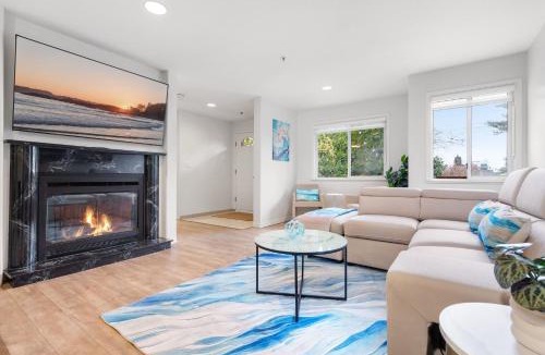 Riley Park House | Central Fraserhood 3BR Family Home, Patio and 2 Car Garage)