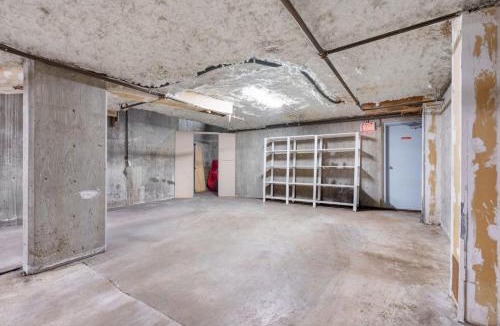 Riley Park House | Central Fraserhood 3BR Family Home, Patio and 2 Car Garage)
