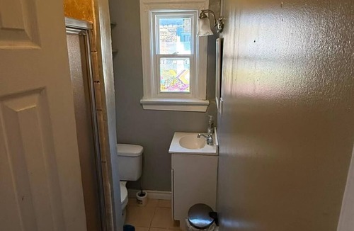Parkdale House | Central location near nearby stadium