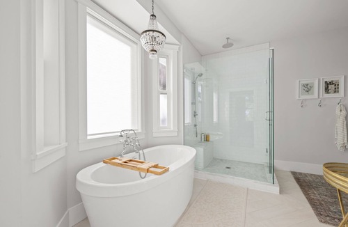 Saanichton House | Central Saanich, Modern Spacious Home! Hot Tub. Private.
