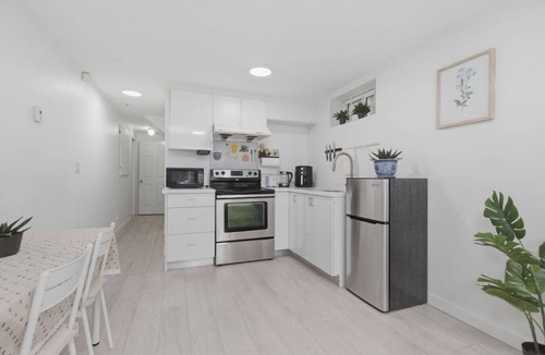 Killarney House | Central Van 1bedroom Suite