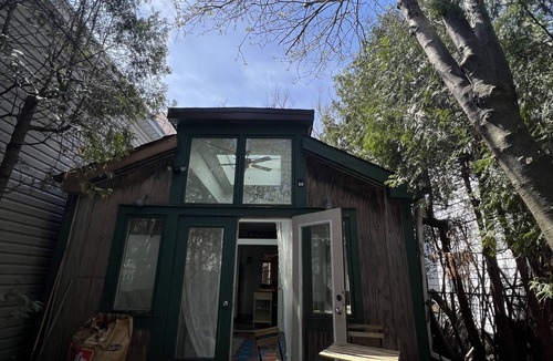 Little Italy House | Central victorian Dwtn 3-Bedroom 2-bath oasis