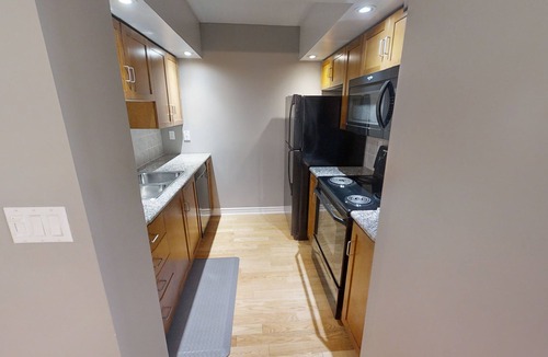 Toronto Entertainment District Apartment | Centrally Located 1+1BR Condo in DT Toronto