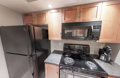 Toronto Entertainment District Apartment | Centrally Located 1+1BR Condo in DT Toronto