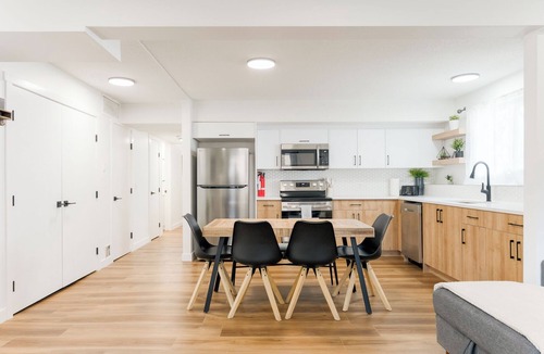 Crescent Heights Apartment | Centrally Located and FULLY Renovated apartment, Sleeps 8, HOT Tub and Sauna!