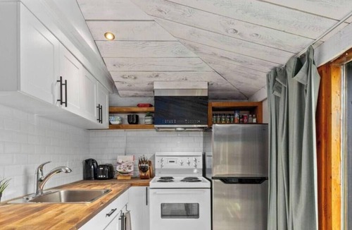 Sainte-Lucie-des-Laurentides Ski Chalet | Chalet intime bord du lac à louer dans les Laurentides — Lac Sarrazin, Sainte-Lucie-des-Laurentides
