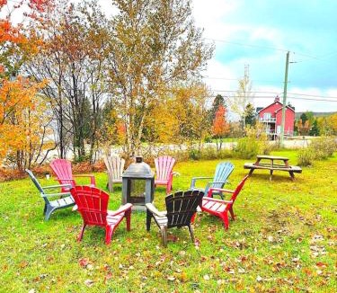 Petite-Riviere-Saint-Francois Apartment | Charlevoix 3BR Cottage Hot Tub & Game Room 8
