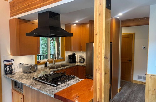 Hemlock Valley Ski Chalet | Chalet, 3 bedrooms, hottub