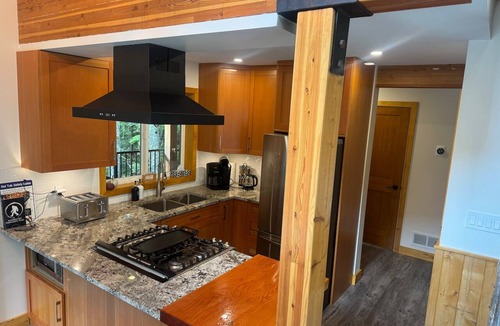 Hemlock Valley Ski Chalet | Chalet, 3 bedrooms, hottub