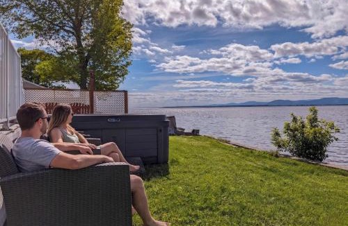 Cap-Saint-Ignace Ski Chalet | Chalet #8 Waterfront with Spa, Fireplace, Wifi and AC
