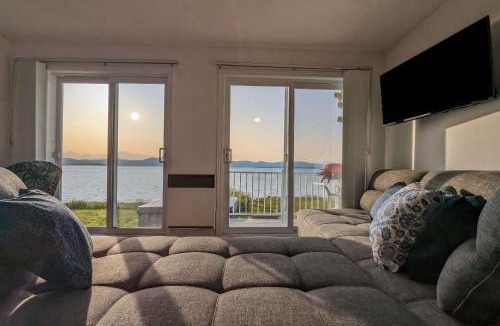 Cap-Saint-Ignace Ski Chalet | Chalet #8 Waterfront with Spa, Fireplace, Wifi and AC