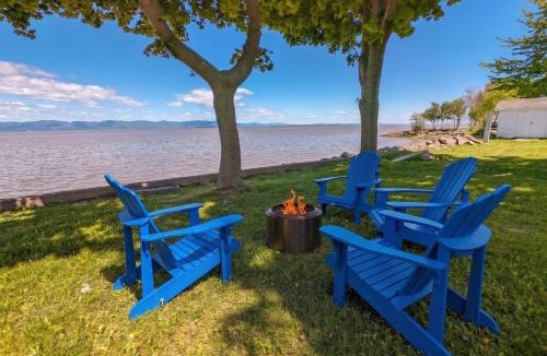 Cap-Saint-Ignace Ski Chalet | Chalet #8 Waterfront with Spa, Fireplace, Wifi and AC