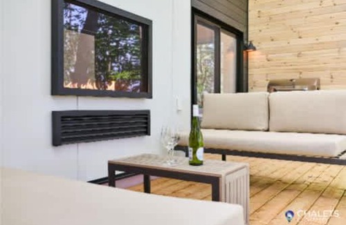 Saint-Raymond Ski Chalet | Chalet Altitude Riverfront Pet-Friendly