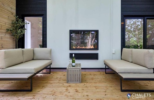 Saint-Raymond Ski Chalet | Chalet Altitude Riverfront Pet-Friendly