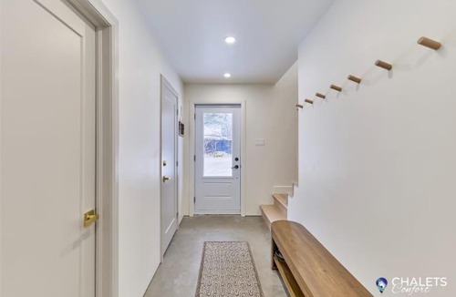 Saint-Raymond Ski Chalet | Chalet Altitude Riverfront Pet-Friendly