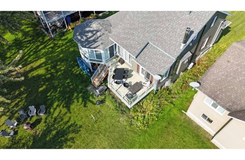 Louiseville Ski Chalet | Chalet Aurora | Waterfront + spa + fireplace