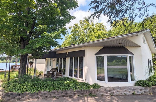 Saint-Andre-Avellin Cottage | Chalet Belle Vue - 4 Season - Water front