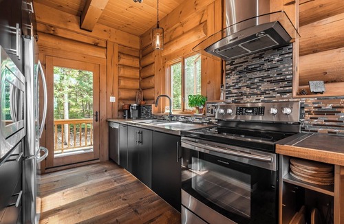 Val-des-Lacs Ski Chalet | Chalet Belvedere | Private spa & mountain views