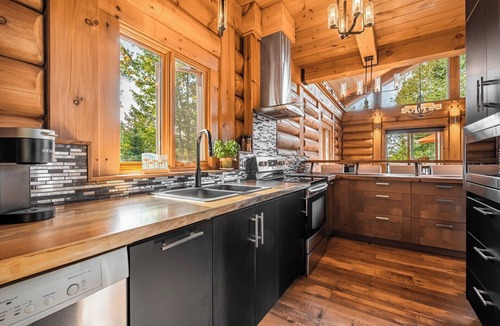 Val-des-Lacs Ski Chalet | Chalet Belvedere | Private spa & mountain views