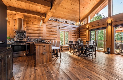 Val-des-Lacs Ski Chalet | Chalet Belvedere | Private spa & mountain views