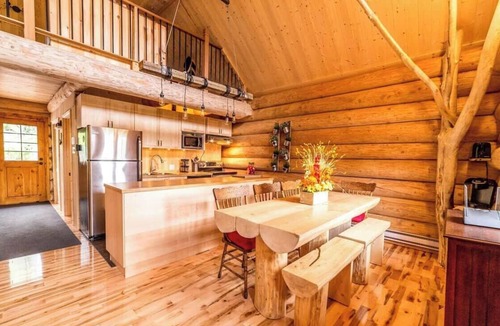 Mauricie Ski Chalet | Chalet bois rond aux paysages uniques avec spa!