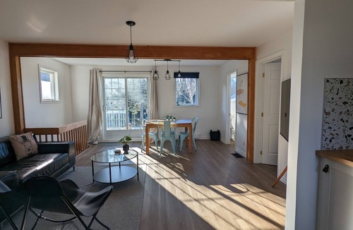 Sainte-Agathe-des-Monts Ski Chalet | Chalet Bord de Lac avec Foyer et Billard ! Au cœur de la montagne !