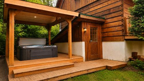 Saint-Faustin-Lac-Carre House | Chalet des Sources SPA Gazebo panoramique