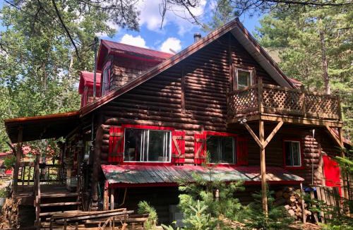 Saint-Alexis-des-Monts Ski Chalet | Chalet en bois rond Mauricie