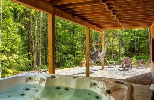 Mauricie Ski Chalet | Chalet in the heart of nature Waterfront and SPA (10 people)