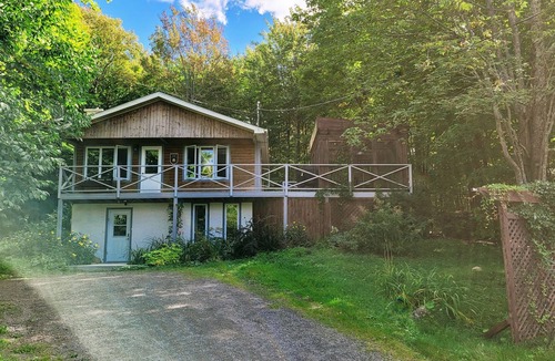 Sainte-Ann-des-Lacs House | Chalet Le Charmant Boisé with spa