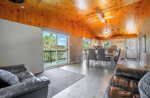 Chertsey Ski Chalet | Chalet Le Ellie | 4SeasonSpa | BBQ | Lakeside & Kayaks