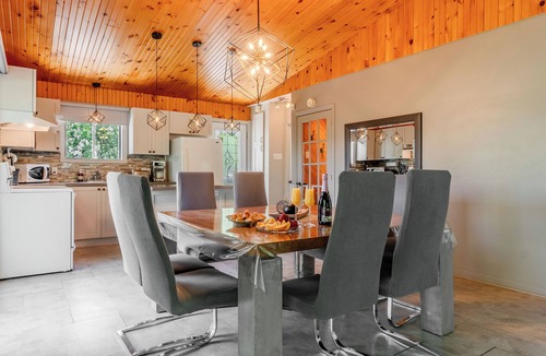 Chertsey Ski Chalet | Chalet Le Ellie | 4SeasonSpa | BBQ | Lakeside & Kayaks