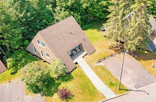 Beaupre Ski Chalet | Chalet Le Misco | Piscine & Spa