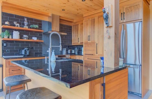 Mandeville Ski Chalet | Chalet Le Trésor du Lac | Waterfront & Dock