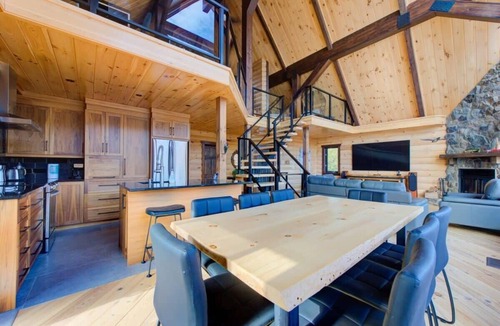 Mandeville Ski Chalet | Chalet Le Trésor du Lac | Waterfront & Dock