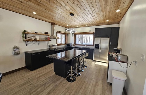 Lamarche House | Chalet Maikan - Intimate retreat with 3-season spa, private beach and nature escape