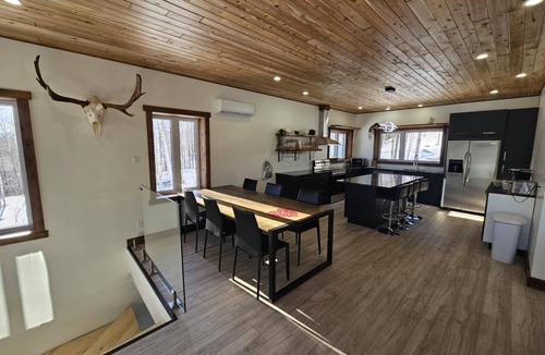 Lamarche House | Chalet Maikan - Intimate retreat with 3-season spa, private beach and nature escape