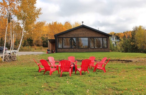Lac-Bouchette Ski Chalet | Chalet on the edge of Lac des Commissaires
