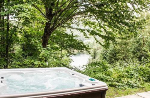 Saint-Faustin-Lac-Carre Ski Chalet | Chalet Rougeaud Cozy Waterfront Chalet with Hot Tub and Fire Pit