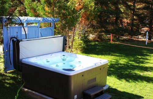 Lac Superieur Village Ski Chalet | Chalet-Spa-lake access Lac-Superieur-close to Mont-Tremblant ski resort